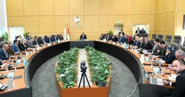 وزير الإسكان يجتمع مع رؤساء ومسئولي الجهات التابعة للوزارة لمتابعة ملفات العمل