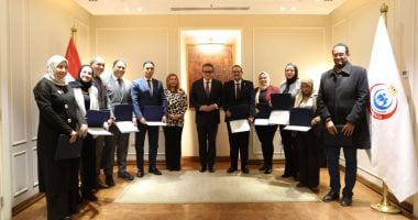 وزير الصحة يكرم الدفعة الأولى من خريجى دبلومة إدارة المستشفيات 
