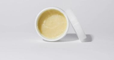 طريقة عمل كريم الفازلين فى المنزل بمكونات بسيطة.. وفرى فلوسك 