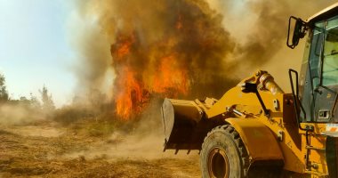 السيطرة على حريق محدود بمزرعة الصرف الصحى بالكولا فى سوهاج دون إصابات.. صور