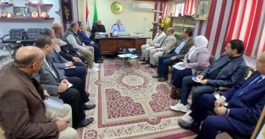 مدير تعليم المنوفية يناقش الاستعداد للفصل الدراسى الثانى مع مديرى الإدارات