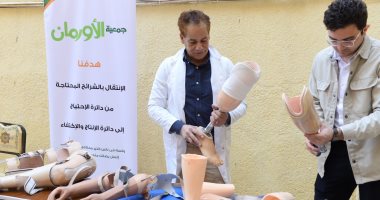 تسليم 8 أجهزة تعويضية وكراسى متحركة لذوى الهمم بأسوان ضمن حياة كريمة