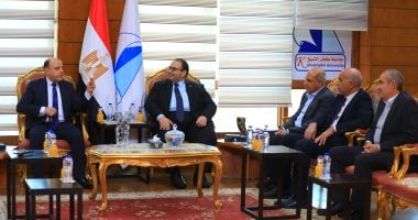 رئيس جامعة كفر الشيخ يستقبل المحافظ لتقديم التهنئة بصدور القرار الجمهورى