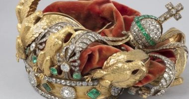 ترميم تاج الإمبراطورة أوجيني بعد سرقة تاريخية بمتحف اللوفر