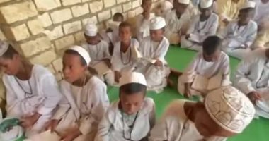 كتاتيب الصحراء.. مدارس قرآنية تصنع الإنسان فى قلب الصحراء وتغرس القيم وأصول الدين منذ عقود.. تسمى الخلاوى.. تحضهم على الالتزام بالصلاة وتنظيم أوقاتهم والعمل الجماعى.. صور