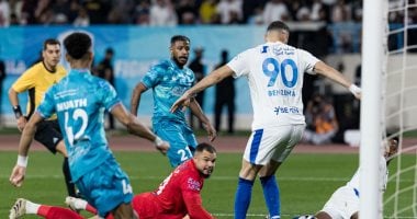 الأخدود ضد الهلال.. الزعيم يتفوق بهدف كريم بنزيما فى الشوط الأول (فيديو)