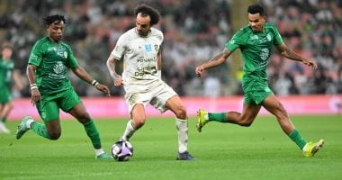 الأهلي يتخطى الحزم بثنائية ويرتقى لوصافة الدورى السعودى مؤقتا