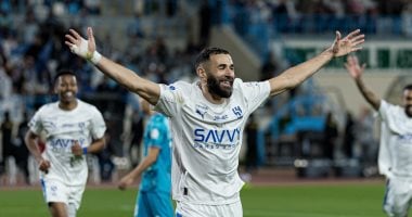 هاتريك بنزيما.. الهلال يسحق الأخدود بسداسية ويبتعد بصدارة الدوري السعودي «فيديو»