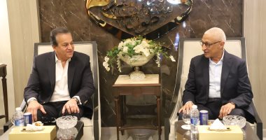وزير الصحة يصل مطار العريش وفى استقباله محافظ شمال سيناء