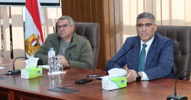 محافظ الجيزة يوجه بإلزام المحال التجارية بوضع صناديق قمامة أمامها