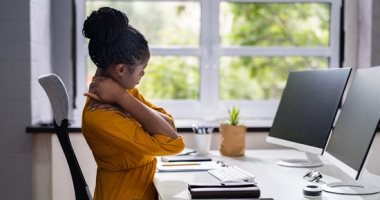 4 تمارين للتخلص من حدبة الرقبة.. لو بتقعد على المكتب فترة طويلة