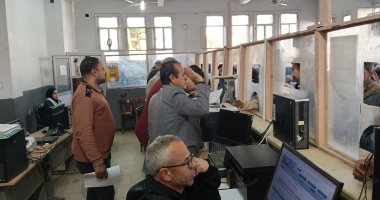 رئيس مدينة العياط يتابع انتظام العمل بالمركز التكنولوجى.. صور