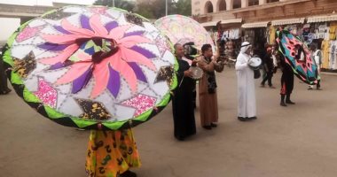 عروض فنية بمعابد فيلة بأسوان وسط تفاعل بين السائحين والزائرين.. فيديو