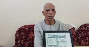 74 سنة وعنده 20 حفيدًا.. عم عطية ينجح في الصف الأول الإعدادي ببني سويف.. فيديو