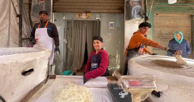 هلت روائح شهر الخير.. كنافة أم خنان تجمع العيلة وتفتح أبواب الذكريات