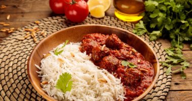 طريقة عمل كفتة الأرز وشوربة الخضار.. وجبة متكاملة ومغذية