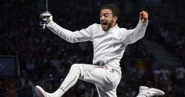 محمد السيد لاعب منتخب مصر لسيف المبارزة 