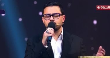دولة التلاوة.. المنشد مصطفى عاطف يبدأ الحلقة الـ25 بـ زدنى بفرط الحب فيك تحيرا