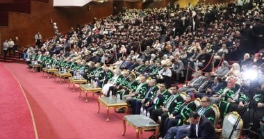 رئيس جامعة كفر الشيخ يدعو خريجي كلية الطب للمشاركة في المبادرات