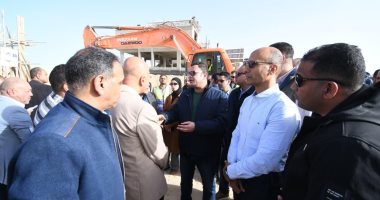 وزير الإسكان يتفقد محطة PS3 لرفع مياه الصرف  وبحيرات "نيو مارينا"  