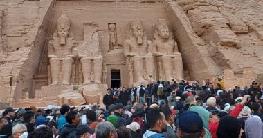 فبراير شهر التعامد وأسرار الضوء داخل معبد أبو سمبل.. واحدة من أعظم الظواهر الفلكية والأثرية فى العالم.. تجسد عبقرية المصرى القديم.. الشمس تعانق وجه الملك رمسيس الثانى فى قدس الأقداس مرتين سنوياً.. صور