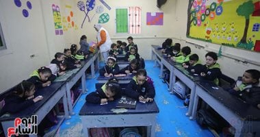 جرس الفسحة ضرب.. عودة الطلاب للدراسة بالترم الثانى..المدارس تستقبل الطلاب وسط حضور مرتفع للتلاميذ والمعلمين.. وتشدد على الانضباط وتفعيل الغياب.. وبدء شرح المقررات تمهيدا للتقييم الأسبوعى الأول خلال أيام