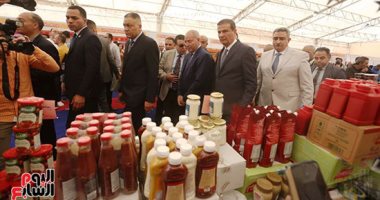 افتتاح معرض السلع الغذائية بباب الشعرية بحضور وزير الزراعة ومحافظ القاهرة