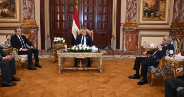 رئيس مجلس الشيوخ يستقبل نقيب الإعلاميين ووفد النقابة لتقديم التهنئة