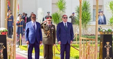 مصر ترفض أي إجراءات من شأنها المساس باستقرار وسيادة الصومال.. الرئيس السيسى عقب مباحثات مع الدكتور حسن شيخ محمود: ناقشنا تعظيم الاستفادة من الربط الجوى والبحرى.. وماضون فى نشر قواتنا ضمن بعثة الاتحاد الأفريقى
