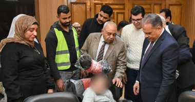 محافظ الشرقية يسلّم أجهزة تعويضية وكراسى متحركة لـ22 من ذوى الهمم