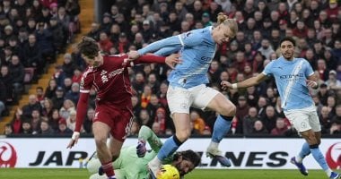هالاند فى مباراة ليفربول ضد مان سيتي