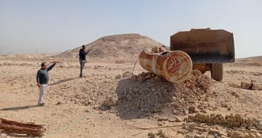 محافظ قنا: 21 قرار إزالة لتعديات على الأراضى الزراعية وأملاك الدولة بقرية المحروسة