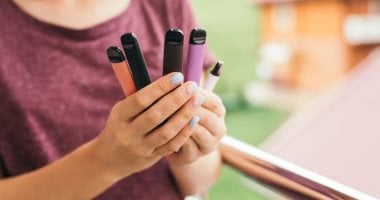 أضرار التدخين الإلكترونى.. كيف يؤثر على القلب؟