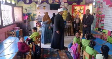 وكيل أزهر الوادى الجديد يتفقد انتظام الطلاب فى أول يوم دراسى بمعاهد المحافظة