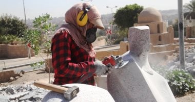30 عامًا من الإبداع على صخور الجنوب.. اليوم السابع يلتقى المشاركين فى سمبوزيوم أسوان الدولى لفن النحت.. فنانون من مصر ودول العالم يصنعون متحفًا مفتوحًا للفن العالمى.. ويؤكدون: تجربة مختلفة وخبرة عملية قوية