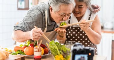 الأجداد يسحبون البساط من الشباب.. كيف سيطر كبار الصين على محتوى تيك توك؟