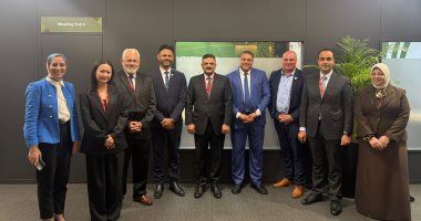 وفد وزارة البترول يلتقي المستثمرين في جناح التعدين المصري بمؤتمر إندابا