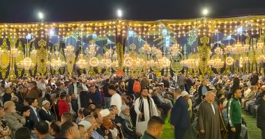 أسرة اللاعب محمد صلاح تتلقى العزاء في وفاة جده بمسقط رأسه بالغربية.. فيديو