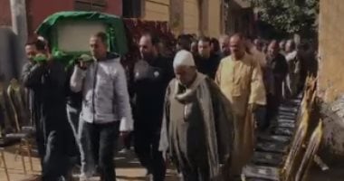 نقل جثمان جد محمد صلاح للمسجد لاداء صلاة الجنازة