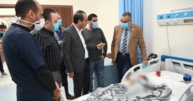 محافظ جنوب سيناء يطمئن على الحالة الصحية للطفل المصاب بهجوم كلاب ضالة برأس سدر