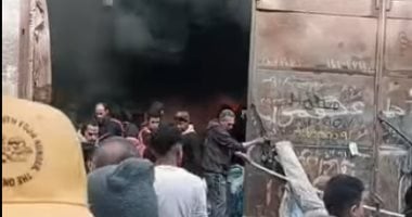 اشتعال حريق بمخزن خردة في الهرم والحماية المدنية تسيطر على النيران.. صور