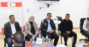 تدريب الهلال الأحمر والتأمين الصحى لرفع كفاءة مقدمى الخدمة بالأقصر.. صور