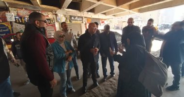 نائب محافظ الجيزة يستمع لشكاوى المواطنين خلال جولة ميدانية.. صور