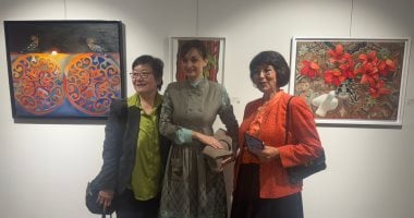 افتتاح معرض أثرها لـ30 فنانة تشكيلية بحضور سفيرة رومانيا وسناء البيسى