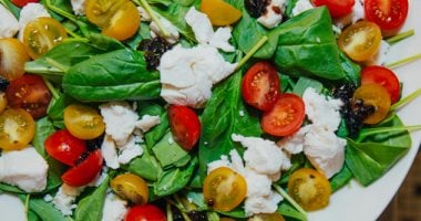 5 أطعمة تزيد نضارة وحيوية البشرة.. مهمة لجمالك فى رمضان 