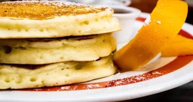 طريقة عمل بان كيك بالبرتقال.. مفيد فى لانش بوكس المدرسة 