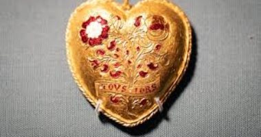 عمرها 5 قرون من الزمان.. المتحف البريطاني يستعيد قلادة رمز الحب الخاص بهنري الثامن
