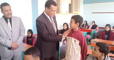 مدير تعليم سوهاج يتابع انتظام الدراسة بمدارس إدارة دار السلام التعليمية