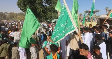 إرث روحانى يتجدد.. أهالى الكوبانية بأسوان يحتفلون بمولد إمام العارفين أبو اليزيد البسطامى.. دورة المولد وليالى الذكر وولائم العشاء وملاهى الأطفال أبرز المظاهر الاحتفالية.. والأسواق تنتعش مع قدوم الزوار.. صور