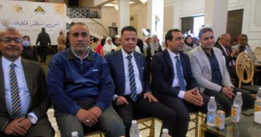 نائب محافظ قنا يشهد حفل تخريج 100 متحرر من الأمية ضمن مشروع نور حياتهم